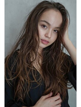 ディスオモテサンドウ 表参道(This OMOTESANDO) 大人可愛いロングパーマスタイル！