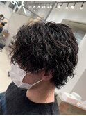 センターパートツイストスパイラルパーマツーブロックメンズヘア