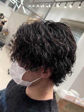 フィフス トウキョウ (fifth TOKYO) センターパートツイストスパイラルパーマツーブロックメンズヘア