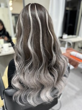 シルバーバレイヤージュエクステ/担当:【ギャル仙人】RENTA