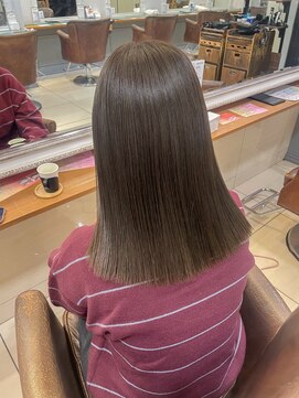 ネオリーブアイム 横浜西口店(Neolive aim) 透け感抜群、オリーブグレージュぱつっとミディアム横浜【成田】