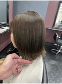 赤み消しオリーブ　外ハネ軽めボブ