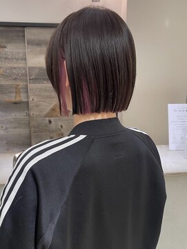 シェノン バイ アランスミシー 表参道(CHAINON by Alan smithee) タッセルボブ　ボブ　切りっぱなしボブ　インナーピンク