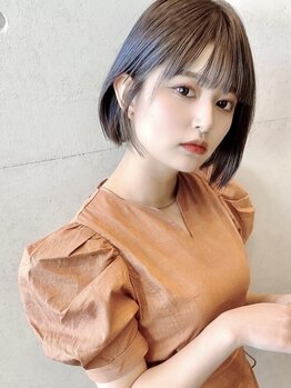 人気のトリートメントで、髪の芯から潤いを与え、毛先まで潤いを閉じ込めた艶やかな美髪へ。