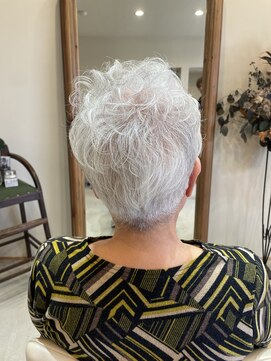 アカリ(acari) ボリュームパーマ