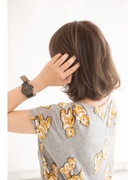 リル(Lilou) Lilou 大人可愛い小顔ボブサイドシルエット