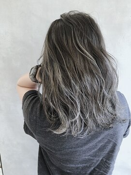 アンダーバーホワイト(_WHITE) 難波店レイヤーグラデーション