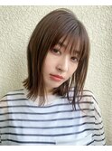 ナチュラル外はねミディアムスタイル