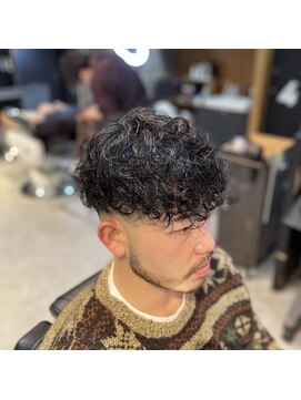 フランクスバーバー アンド ビアークラブ(FRANK'S BARBER and BEER CLUB) ロースキンフェードツーブロックパーマ風スタイルF