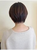 柔かシルエットのショートヘア30代/40代/50代/アースカラー