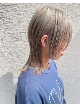 ジィップクリニカ(Zip clinica) ホワイトベージュ 担当近森