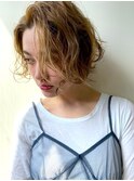 外国人風の自然なクセのようなグランジパーマがオシャレです