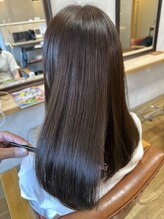 乾かすだけでまとまる。自然な艶髪へ導く髪質改善矯正。