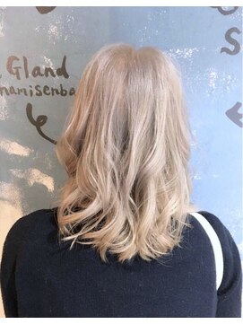 アグラン 梅田本店(a Gland) ホワイトペールアッシュ