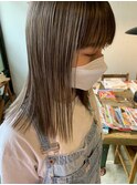 ぱっつんミディ×つやグレージュ