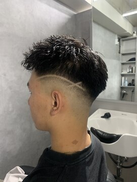 クロムトウキョウ ザ バーバー ネオン 新宿店(CHROM TOKYO the Barber ne/on) ミドルフェード