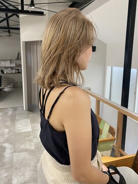 ベージュカラー