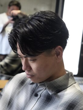 メッツ 原宿(METS) MEN'S/毛流れセンターパート×テーパーフェード/毛流れパーマ