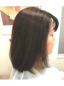 ブレインズ(BRAINS) インナーカラーミディアムボブ