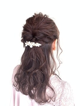 ヘアーモア イースト(Hair More East) ゆる編みハーフアップ