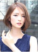 イメチェン ホワイトブロンド 外ハネボブ 美髪 ワイドバング