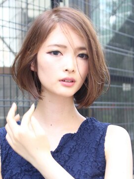 ニーフ 恵比寿(neaf) イメチェン ホワイトブロンド 外ハネボブ 美髪 ワイドバング