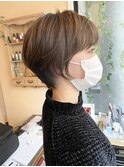 女性らしい柔らかいショートスタイル