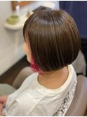 ショートボブ(イヤリングカラーピンク)