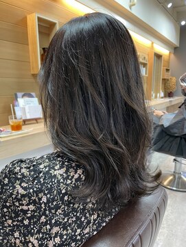 キュオンシア(CUEON. ciea) くびれレイヤー×顔まわりレイヤー×オリーブグレージュ