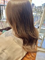 エール(Aile)&nbsp;黒髪カタロググレーベージュレイヤーロングアッシュカラー前髪パ