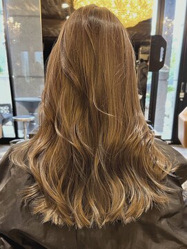 ヴォア(VOA) ナチュラルハイライトで作る透け感カラー