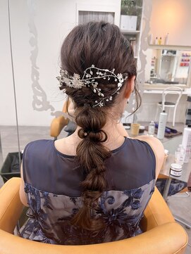 ジラ ヘアアンドメイク(girra HAIR&MAKE) 編みおろし