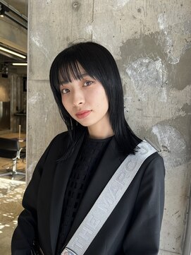 ピーロ(piilo) ぱつっとカット/暗髪カラー