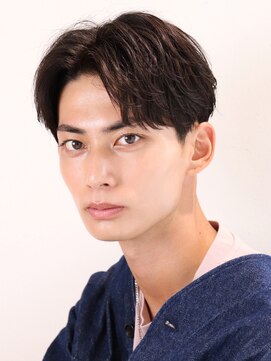 ネイビー(NAVY) 大人センターパート 刈り上げマッシュ