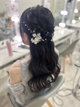 ラモ(RAMO) 飾り付きハーフアップヘアセット