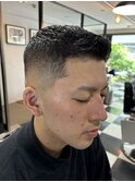 ミディアムフェードの短めフェザーアップ
