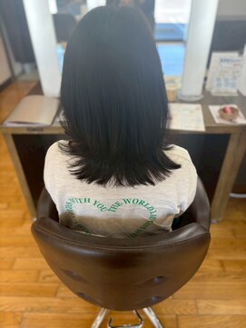 地毛風カラーで魅せる◎グレージュ×外ハネミディ