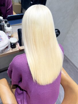 ルシティ(Le City) White blond 【ブリーチ/ダブルカラー/髪質改善】