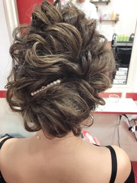 ヘアセットサロン プティ 神戸三宮(petit) ツイストルーズアップ