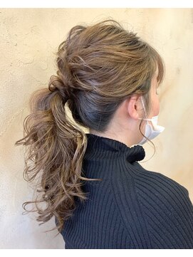 ソイ(soi) 結婚式、二次会のお呼ばれにもオススメなポニーアレンジ◎