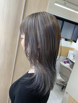 トゥーリ 長崎葉山店(tuuli) 軽やかレイヤー×アイスブルーカラー