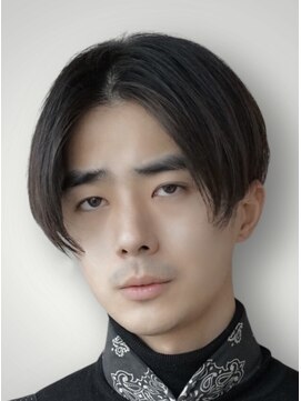 ゼンコー アオヤマ(ZENKO Aoyama) 黒髪×センターパート×ニュアンスストレート【表参道/青山】