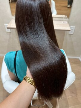 ファムバイアヴァンス(Femme by AVANCE.) 艶めきシルキーストレート暗めカラー