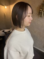 ホワイト(WHITE HAIR@NICOLA)&nbsp;ぱつっとボブ×くすみベージュ