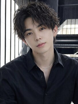 オグジュアリー 表参道(aux.) 束感黒髪ナチュラル人気流行フェザーパーマ韓国風