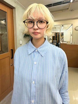 リアン(Lien) ハイブリーチ/ブロンドカラー/ミディアムボブ