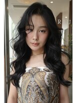 ビュートリアム 南青山(BEAUTRIUM)&nbsp;海外レイヤーハイレイヤーレイヤーカット黒髪ウェーブ表参道30代