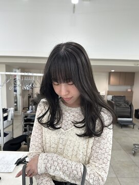 ニュイアン(nuian) dark olive greige