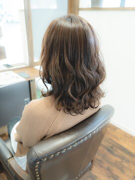 ヘアデザイン ステラ(hair design sTella) ☆伸ばし中のミディアムスタイルを波巻でいつもと違う雰囲気に☆