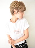 束感が可愛い大人の人気ショートスタイル
